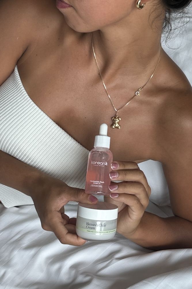 Klant met het serum en de Blemish Clear Cream